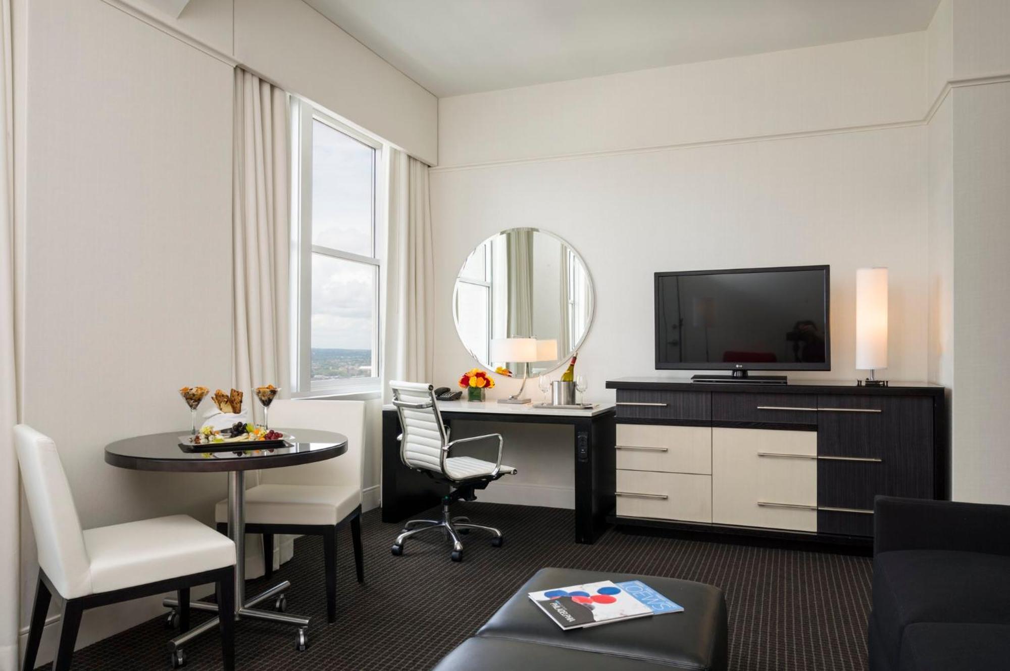 Luxury King Skyline Suite,1524154654:JPEG