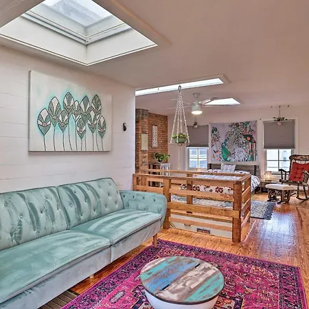 Cozy Philadelphia Townhome Walk To Upenn!-2