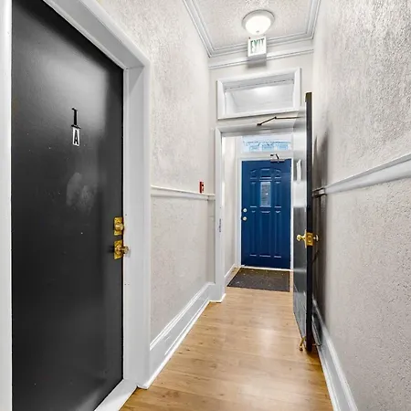 Boutique 1Br With Charm And Style-3