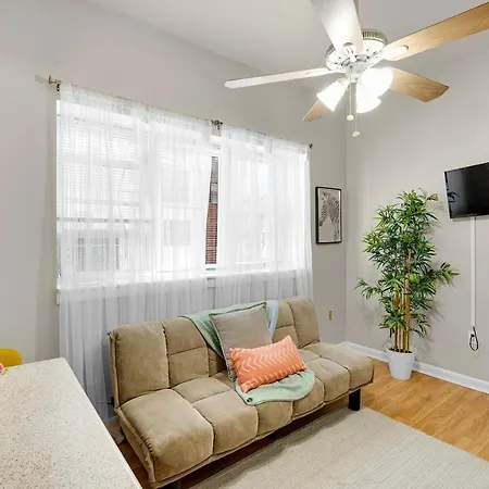 Boutique 1Br With Charm And Style-2