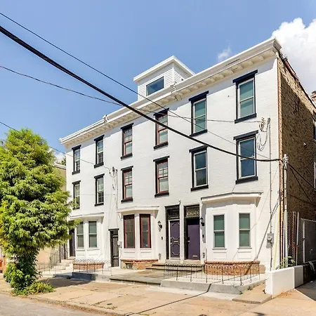 Chic Philadelphia Townhome In University City!-3