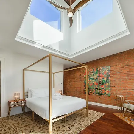 Chic Philadelphia Townhome In University City!-2